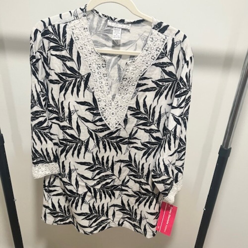 Monochrome Bloom V-Neck Cotton Top